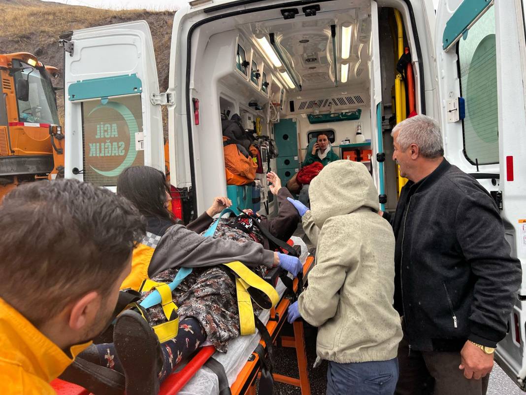 Tanker otobüsle çarpıştı! Ölü ve yaralılar var 7